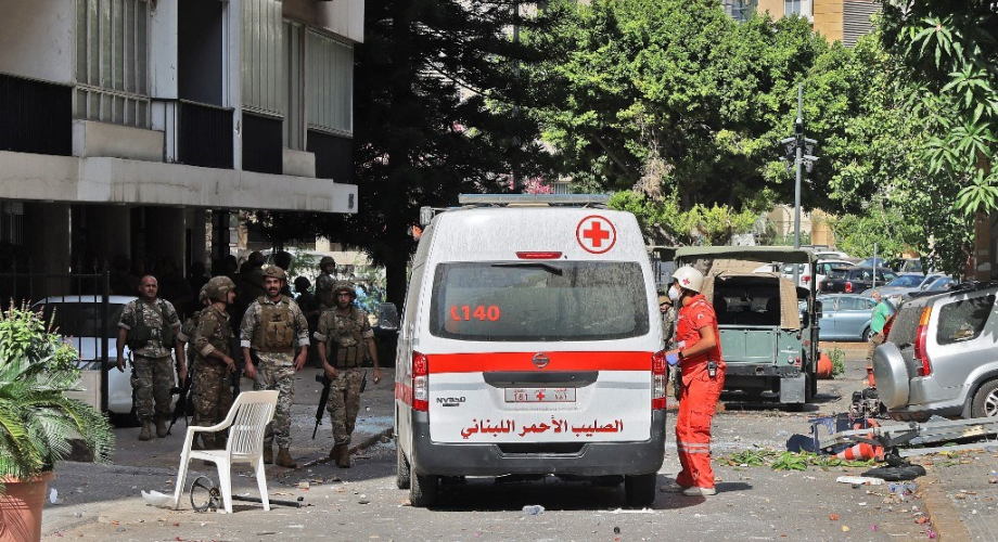 صورة سيارة اسعاف تابعة للصليب الاحمر اللبناني