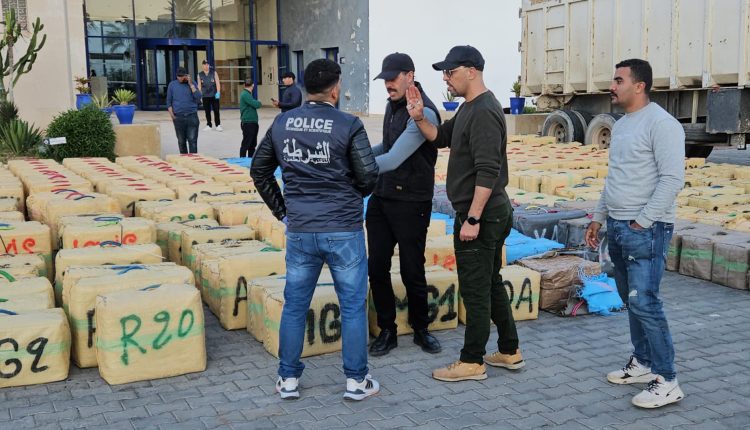 "ديستي" و"لابيجي" الصويرة يحبطان عملية تهريب دولي لِ 18 طنا من مخدر "الشيرا"